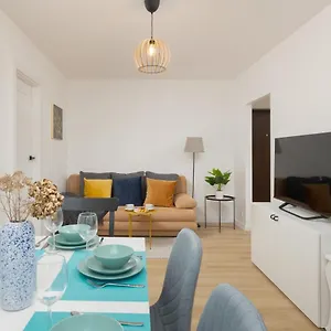 Spacious Suwalska Targowek By Renters Warszawa