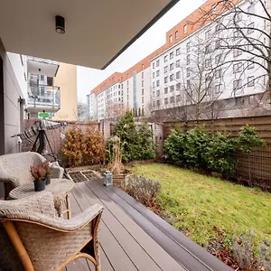 Kierbedzia 6 - Bezplatny Podziemny Parking - Free Parking - Piekny Ogrodek Z Tarasem - 2km Lazienki Krolewskie - Wifi - Smart Tv 50 Cali - Good Warszawa