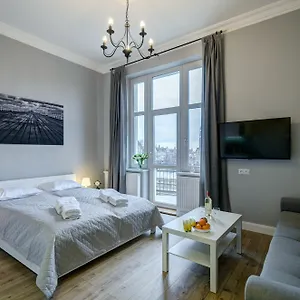 Dom & House - Podjazd , Sopot Polska